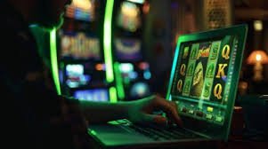 Capsa Banting card table on skyidn99 showing four-player gameplay