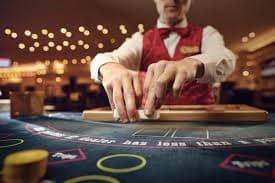 Live Roulette wheel and croupier at skyidn99 studio